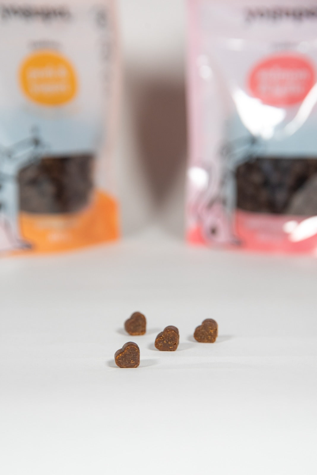 Супер вкусни лакомства за котки със свинско и йогурт, без зърно и без глутен Yogupet 50gr - 9 от 10 котки се влюбват в тях