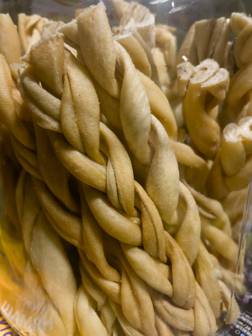 Натурално лакомство - Плетена кожа от агнешка глава