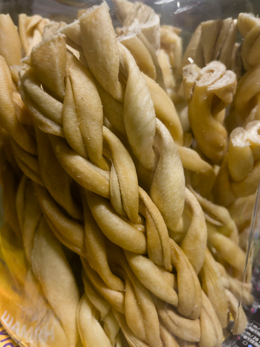 Натурално лакомство - Плетена кожа от агнешка глава