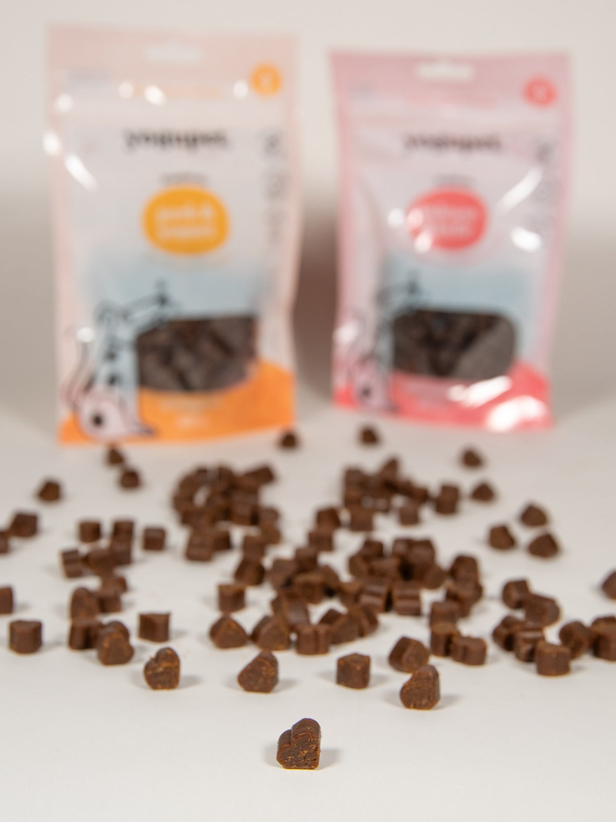 Yogupet Pork & Yogurt – полувлажни хапки за котки със свинско месо и йогурт 50gr