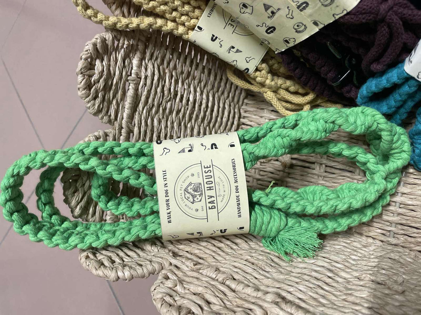 Ръчно изработен повод за куче