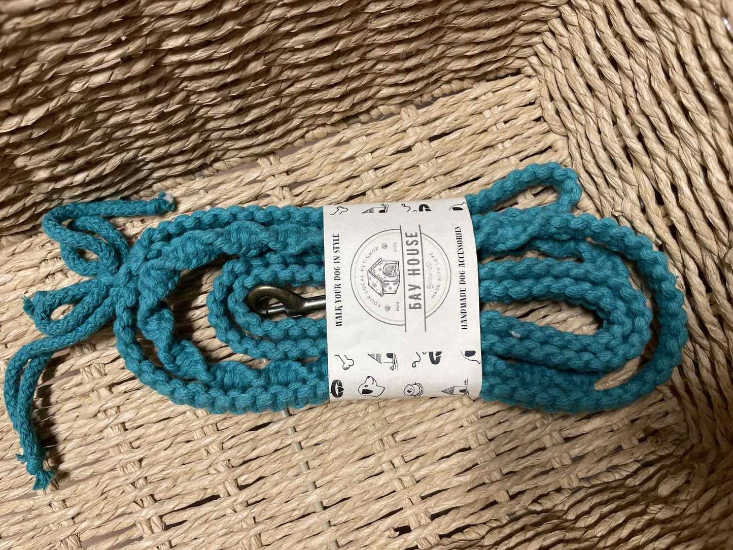 Ръчно изработен повод за куче